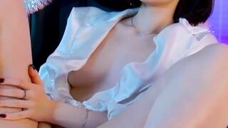 Webcam fun mature brunette with toys cum on cam